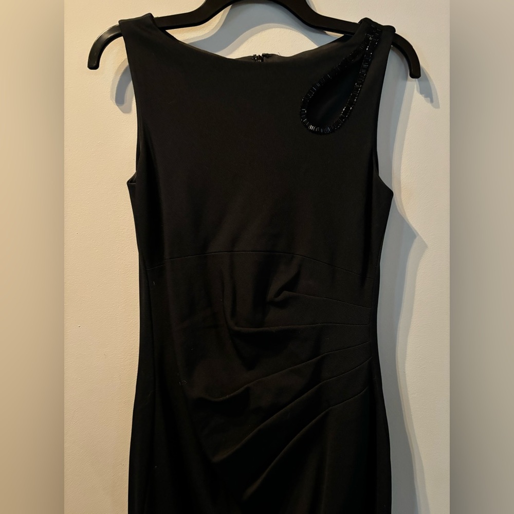 Cache cutout detail black dress